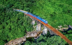 Việt Nam develops railway tourism associated with “awakening” heritage