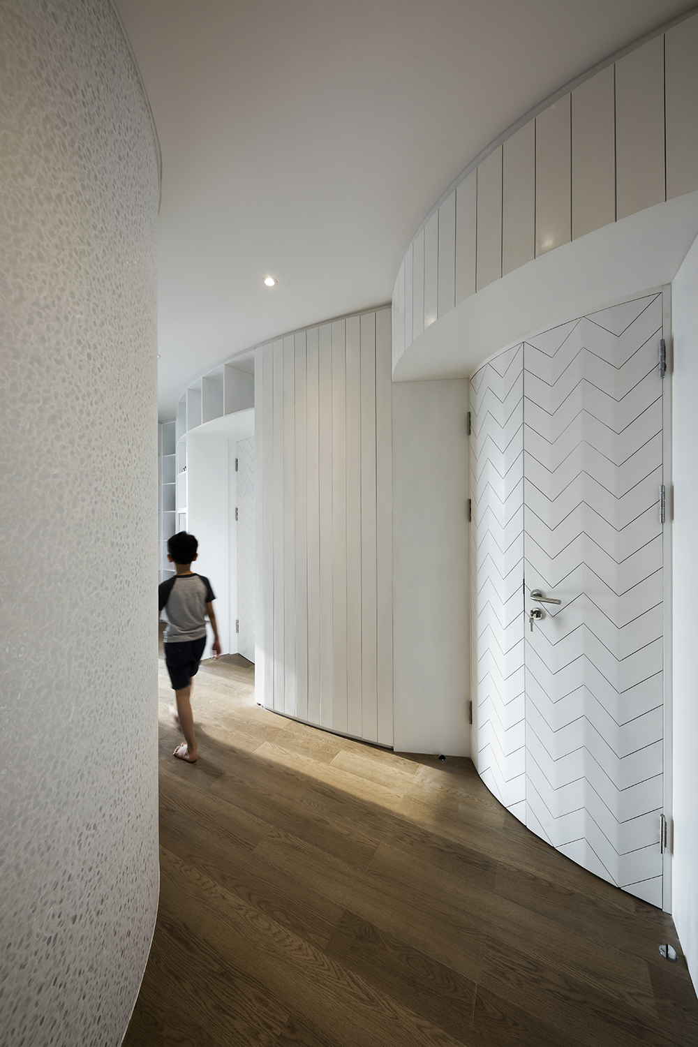 6- Corridor surouding bedroom