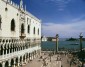 Chính phủ Ý bán một loạt cung điện, bãi biển và hải đảo