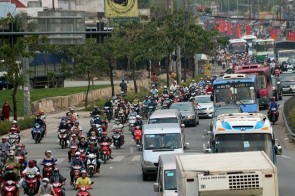 Việt Nam thiếu hụt cơ sở hạ tầng giao thông trầm trọng