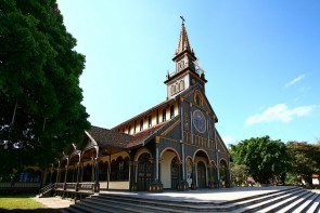 Nhà thờ Gỗ - Biểu tượng kiến trúc phố núi Kon Tum