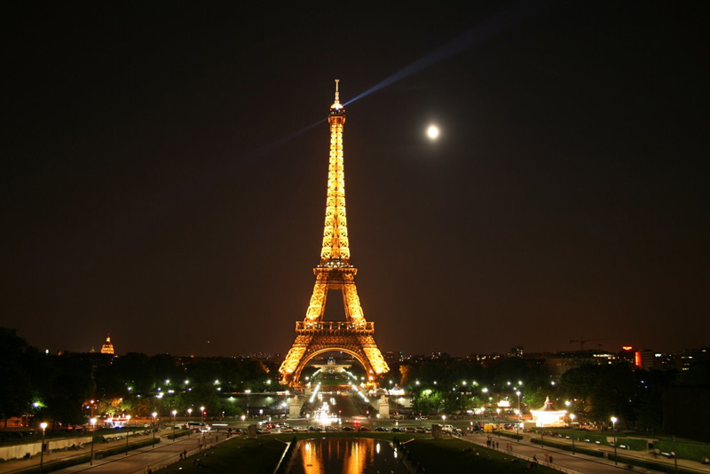 Tháp Eiffel, vẻ đẹp sắt thép..